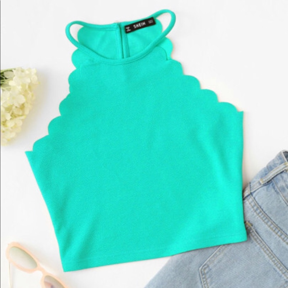 ✨Crop Scalloped Halter Top✨